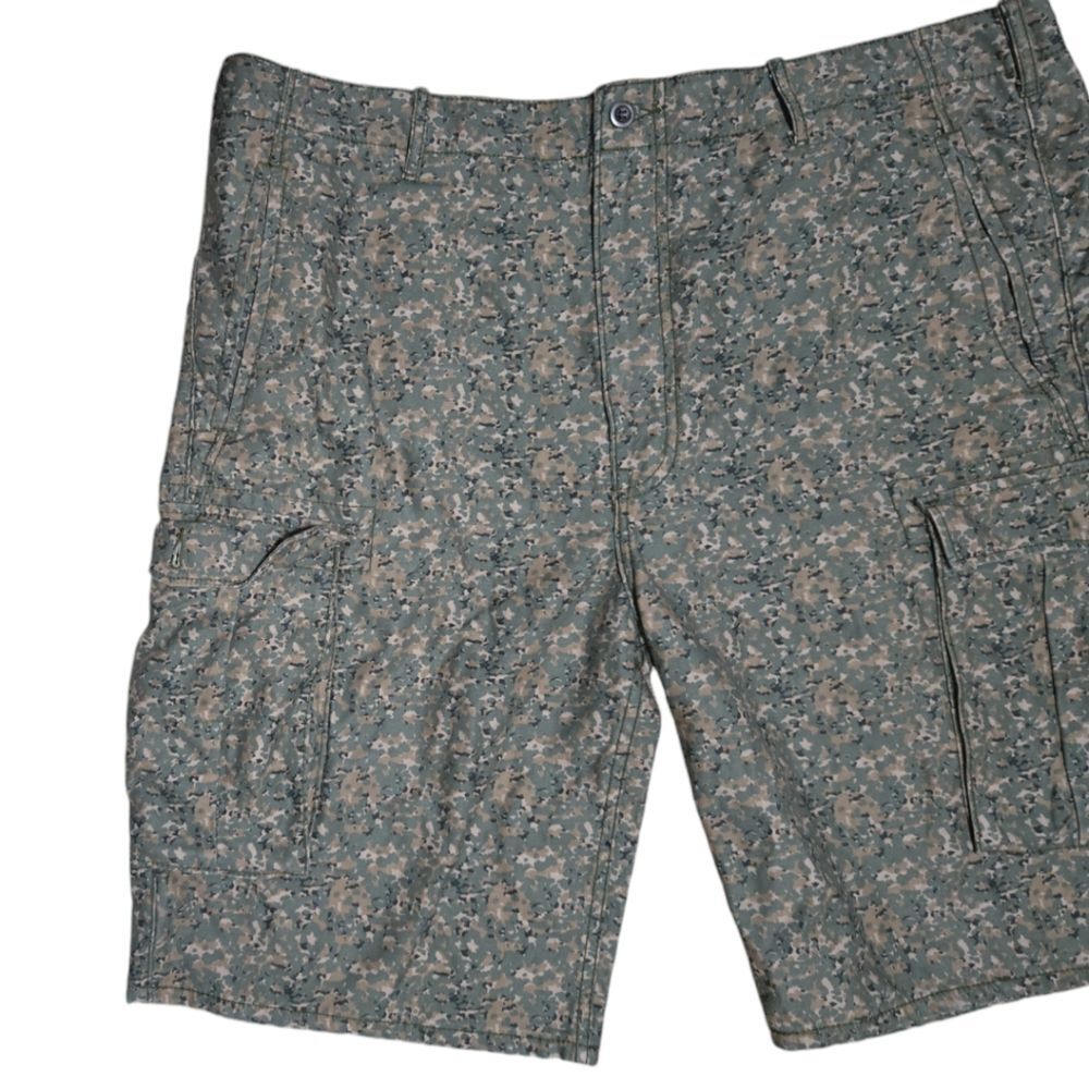 LEVI STRAUSS CAMO SHORTS - 40